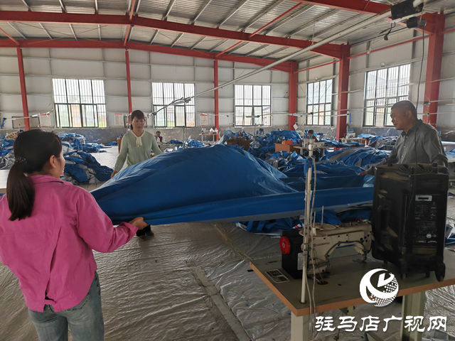 平輿縣廟灣鎮(zhèn)代關(guān)廟村：小小帳篷加工廠撐起鄉(xiāng)村&ldquo;致富傘&rdquo;