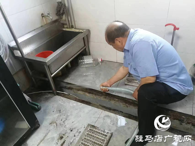 駐馬店車務(wù)段西平車站：開(kāi)展環(huán)境衛(wèi)生掃除 清清爽爽過(guò)五一