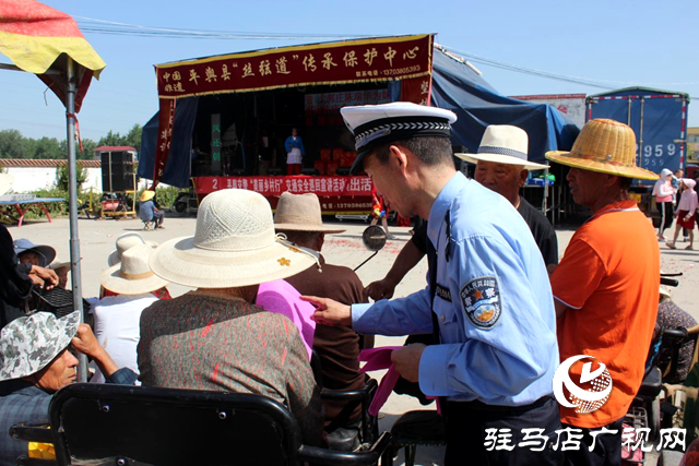 平輿縣公安局交警大隊持續(xù)開展&ldquo;美麗鄉(xiāng)村行&rdquo;交通安全巡回宣講活動