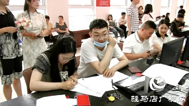 遂平縣:小滿節(jié)氣相遇情人節(jié) 新人扎堆領(lǐng)證迎美好