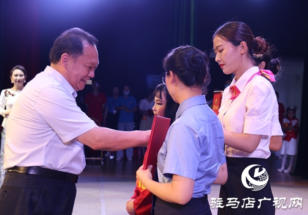 駐馬店市&ldquo;書香天中&rdquo;第二屆讀書演講比賽總決賽暨頒獎典禮舉行