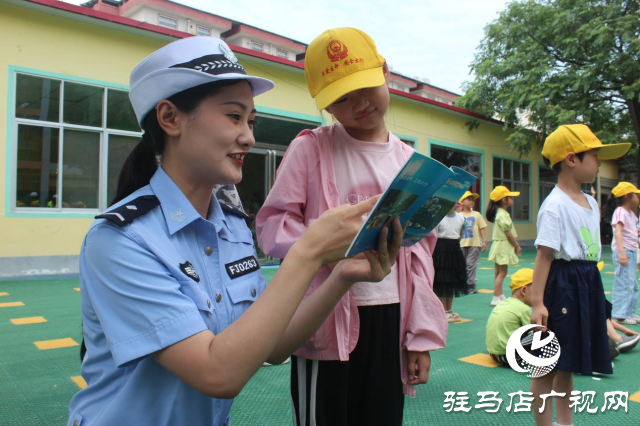 迎&ldquo;六一&rdquo;送平安 平輿交警開展交通安全進(jìn)校園活動