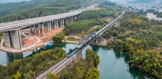 京廣高鐵全線時(shí)速350公里運(yùn)營(yíng)！鐵路新列車運(yùn)行圖下月實(shí)行