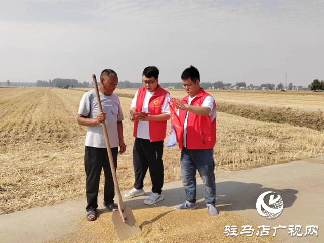 平輿縣射橋鎮(zhèn):送法到麥田 普法入民心