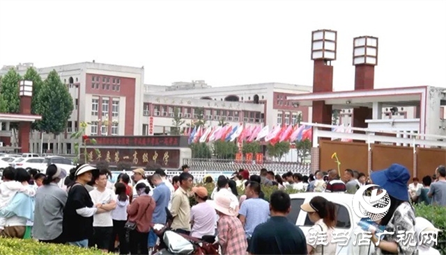 遂平:社會(huì)各界愛心助考