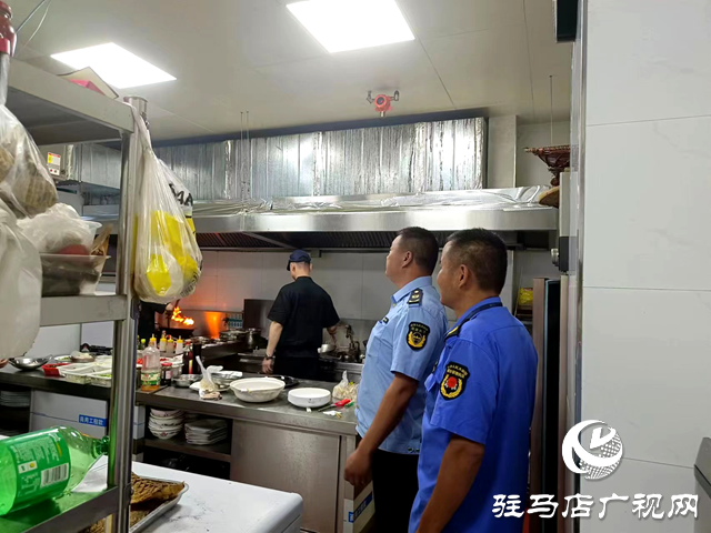 駐馬店市生態(tài)環(huán)境局遂平分局:聯(lián)合執(zhí)法治油煙 讓“煙火氣”更清新