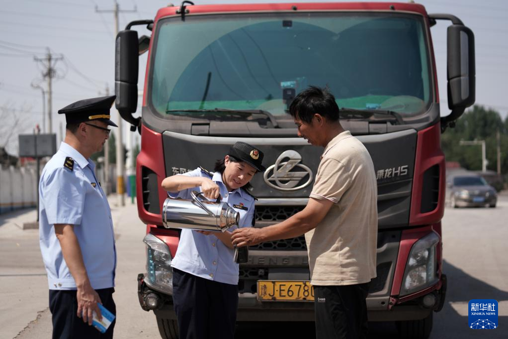 直擊多地高溫天氣 這些關(guān)懷沁人心