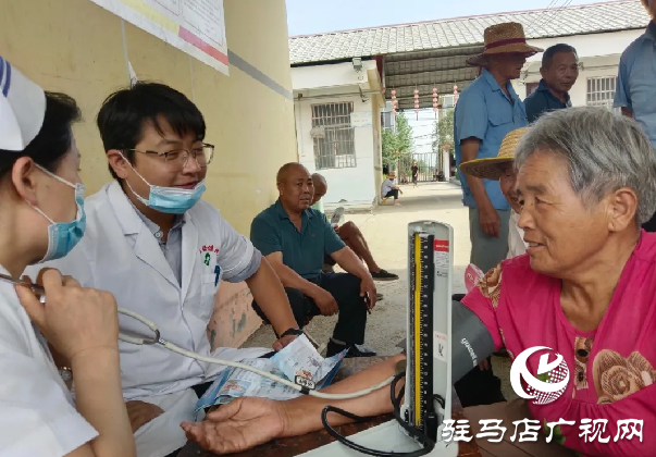 確山縣:慰問(wèn)義診到院口