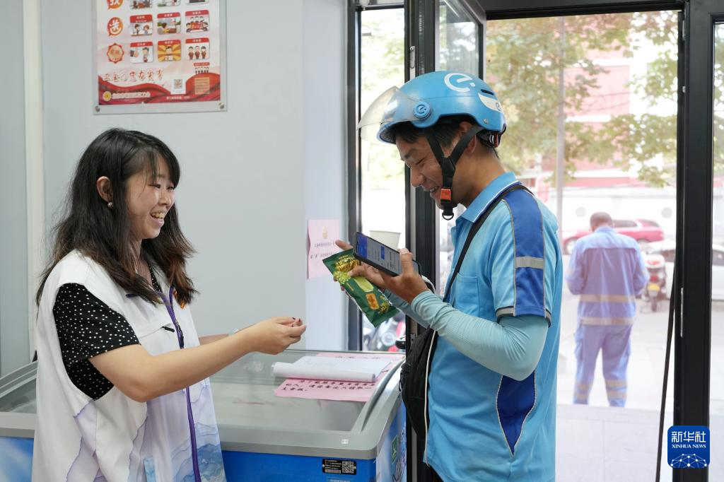 直擊多地高溫天氣 這些關(guān)懷沁人心