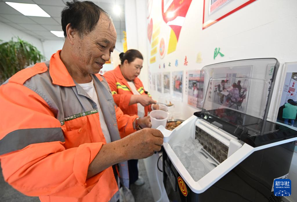 直擊多地高溫天氣 這些關(guān)懷沁人心