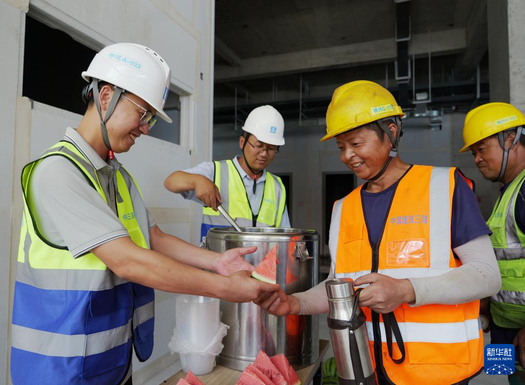 直擊多地高溫天氣 這些關(guān)懷沁人心