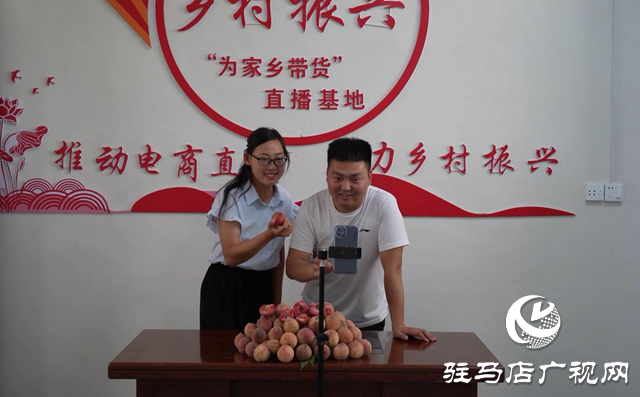 泌陽(yáng)縣：90后夫妻開(kāi)電商直播帶貨 助力當(dāng)?shù)剞r(nóng)業(yè)產(chǎn)業(yè)發(fā)展