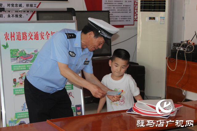 平輿交警&ldquo;美麗鄉(xiāng)村行&rdquo;交通安全巡回宣講活動走進前店村