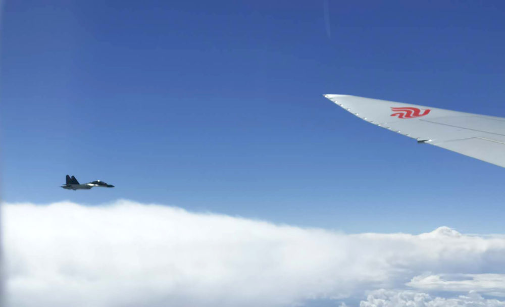 國家主席習(xí)近平抵達阿斯塔納