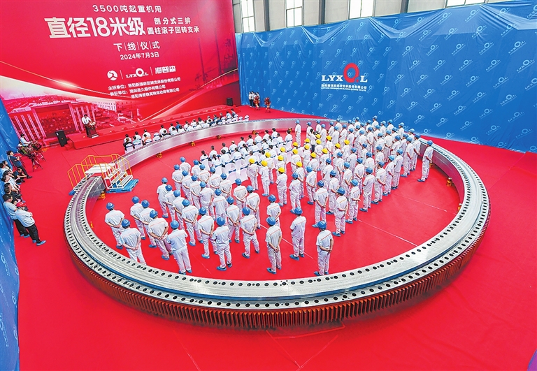 我國(guó)自主研制15兆瓦重型燃?xì)廨啓C(jī)總裝下線