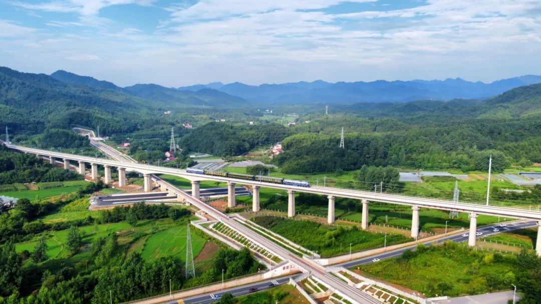 時(shí)速350公里！又一條高鐵開(kāi)始聯(lián)調(diào)聯(lián)試