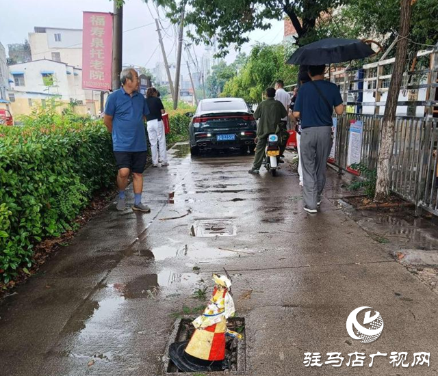 駐馬店經(jīng)濟開發(fā)區(qū)數(shù)字城管指揮中心：及時修復(fù)破損雨水篦子 保障群眾腳下安全