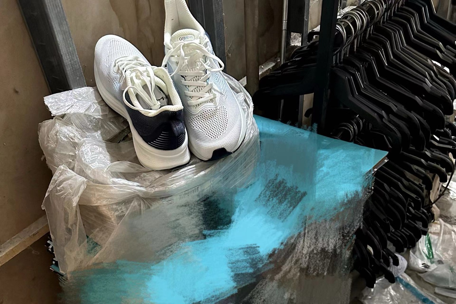 &ldquo;7天無(wú)理由退貨&rdquo;百余次，男子用假鞋調(diào)包正品獲刑4年