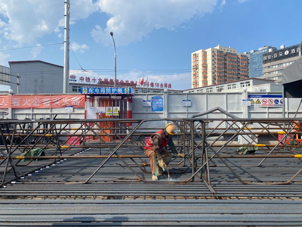 多地高溫來(lái)襲 預(yù)警信號(hào)頻亮 如何更好保護(hù)勞動(dòng)者？