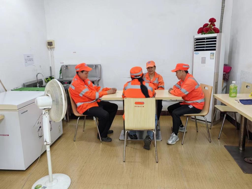 多地高溫來(lái)襲 預(yù)警信號(hào)頻亮 如何更好保護(hù)勞動(dòng)者？