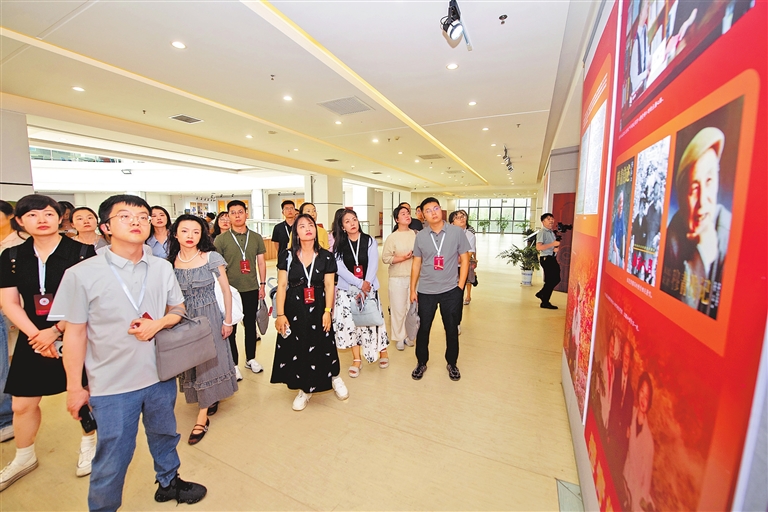 全國(guó)青年骨干記者學(xué)習(xí)穆青、增強(qiáng)&ldquo;四力&rdquo;培訓(xùn)班開班