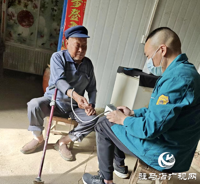正陽縣永興鎮(zhèn):家庭醫(yī)生上門隨訪 守護(hù)群眾健康