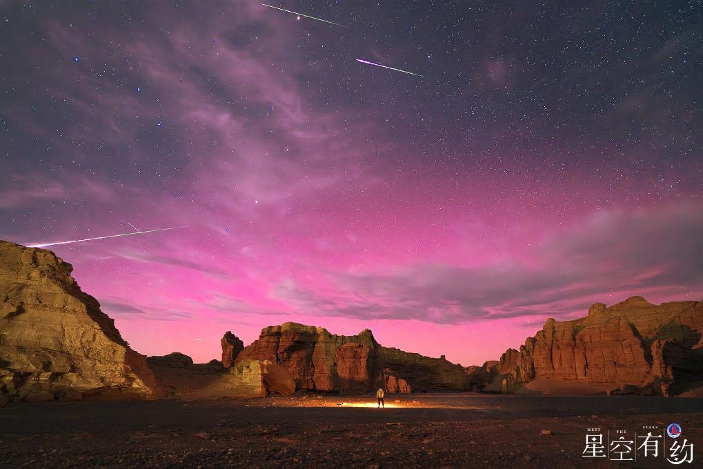 美翻了！當極光“邂逅”流星雨