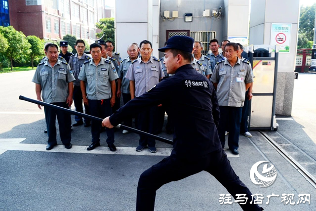 平輿縣公安局開(kāi)展重點(diǎn)部位保安員最小應(yīng)急單元專項(xiàng)培訓(xùn)