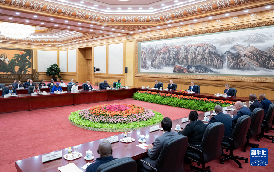 習近平會見出席全國人大加入各國議會聯(lián)盟40周年紀念活動暨發(fā)展中國家議員研討班外方議會領導人