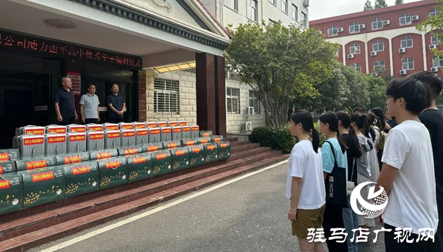 西平縣：杰出校友情系母?？犊栀浿鷥?yōu)秀學(xué)子圓夢