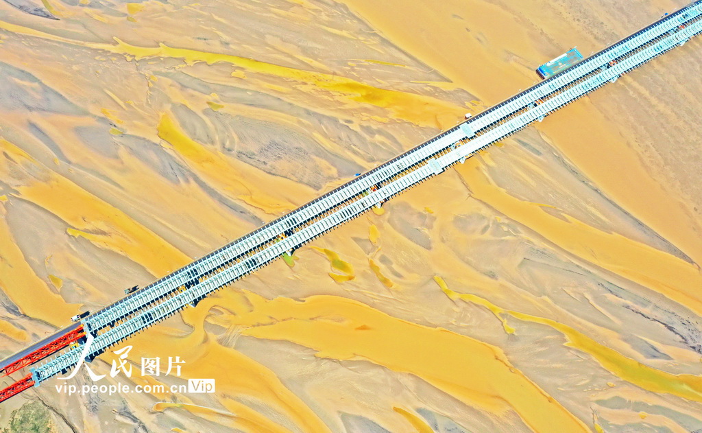 河南焦作：沁伊高速黃河特大橋建設有序推進