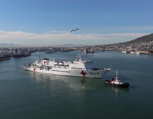 中國海軍“和平方舟”號醫(yī)院船首訪南非