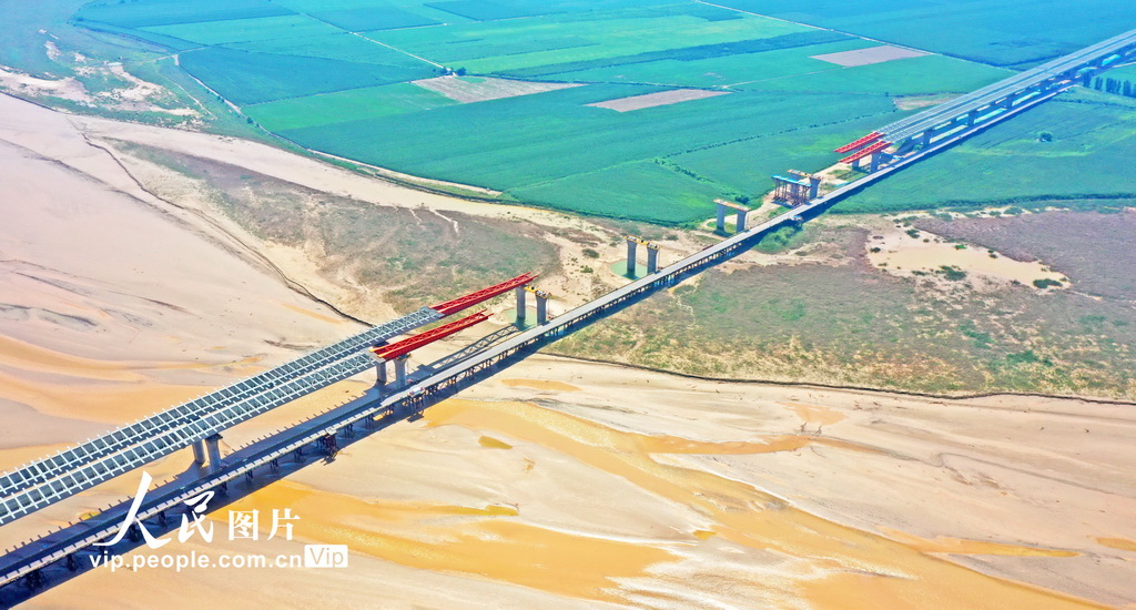 河南焦作：沁伊高速黃河特大橋建設有序推進
