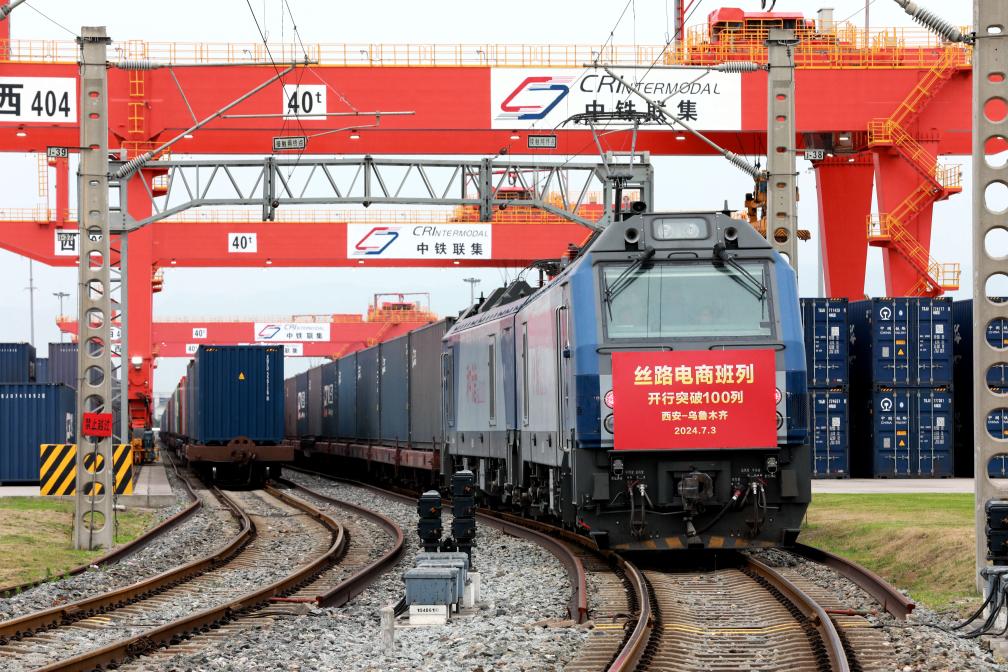 進(jìn)村、進(jìn)廠、出海，快遞業(yè)如何“跑”出加速度？