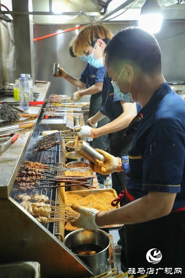 正陽縣:濃濃“煙火氣 ”“點(diǎn)燃”夜經(jīng)濟(jì)