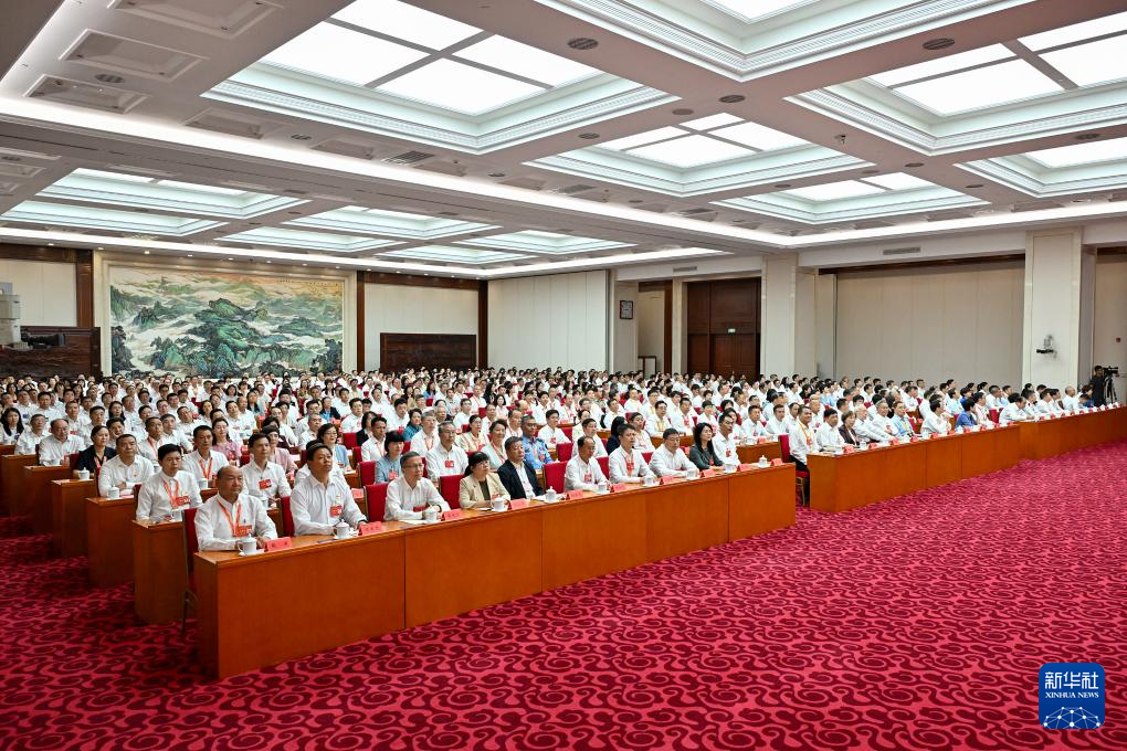 慶祝第40個(gè)教師節(jié)暨全國教育系統(tǒng)先進(jìn)集體和先進(jìn)個(gè)人表彰活動(dòng)在京舉行