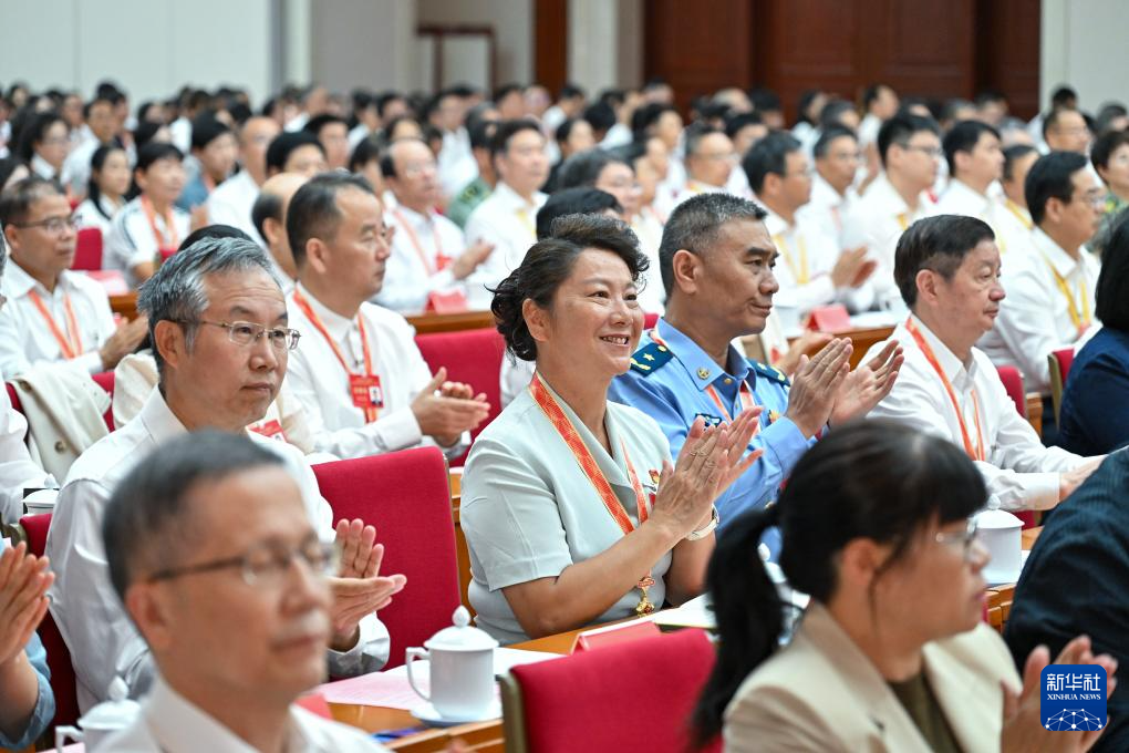 慶祝第40個(gè)教師節(jié)暨全國教育系統(tǒng)先進(jìn)集體和先進(jìn)個(gè)人表彰活動(dòng)在京舉行