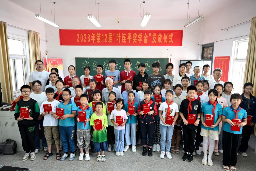 “螢火蟲”之光，照亮這間“陋室講堂”