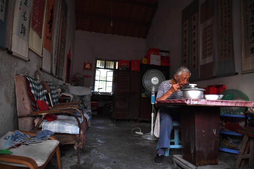 “螢火蟲”之光，照亮這間“陋室講堂”