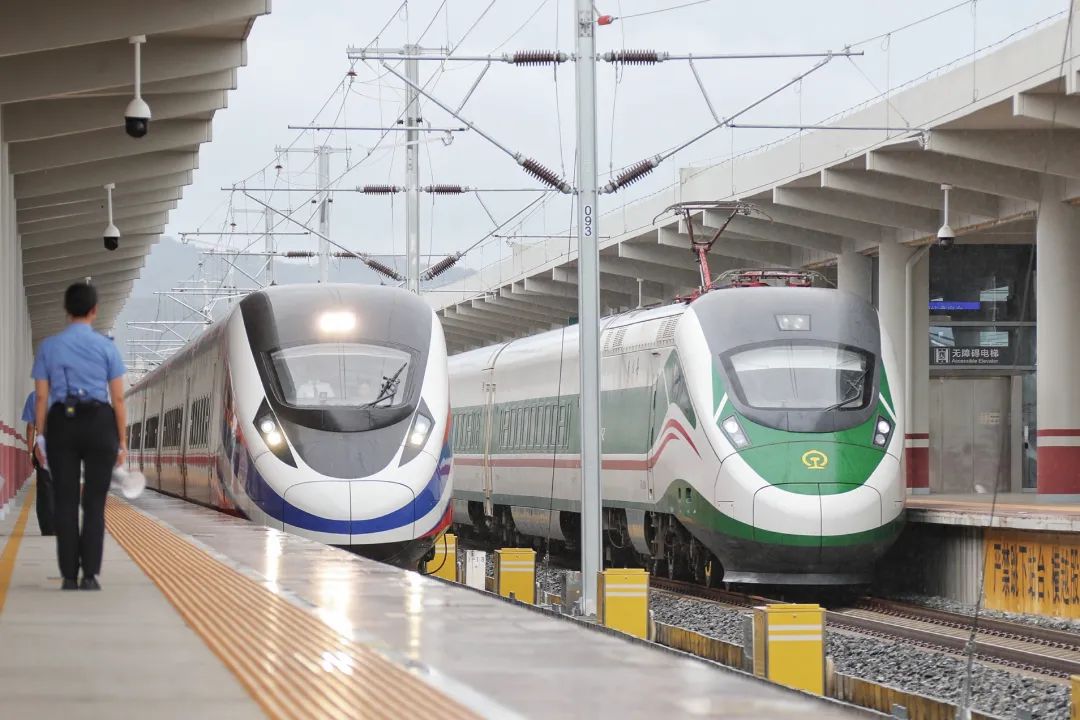 國(guó)慶黃金周運(yùn)輸期間火車(chē)票開(kāi)始發(fā)售