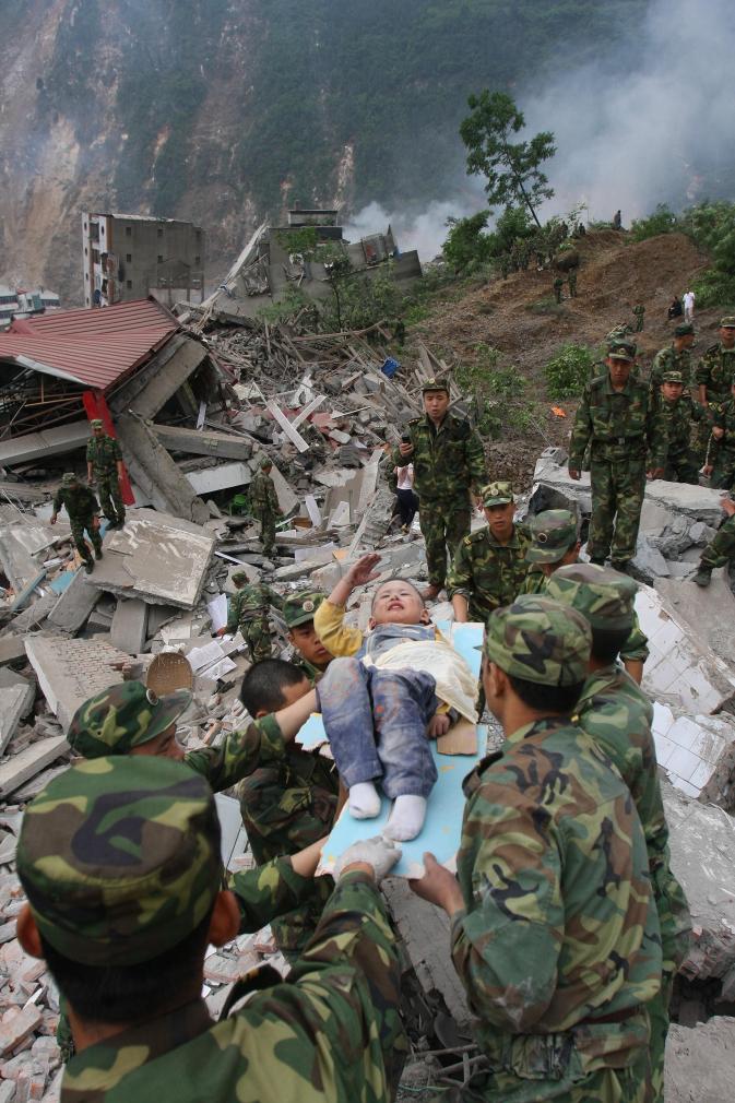 國社之鏡·世紀(jì)光影丨定格瞬間，致敬守護(hù)國泰民安的他們