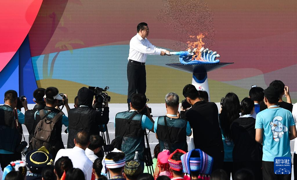 第十二屆全國少數(shù)民族傳統(tǒng)體育運動會啟動火炬?zhèn)鬟f
