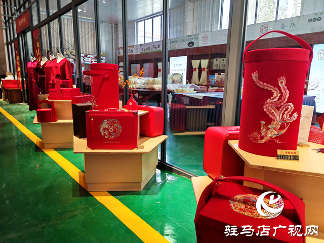 平輿縣清河街道馮寨社區(qū):秀姐紡織“織”出致富新“絲路”