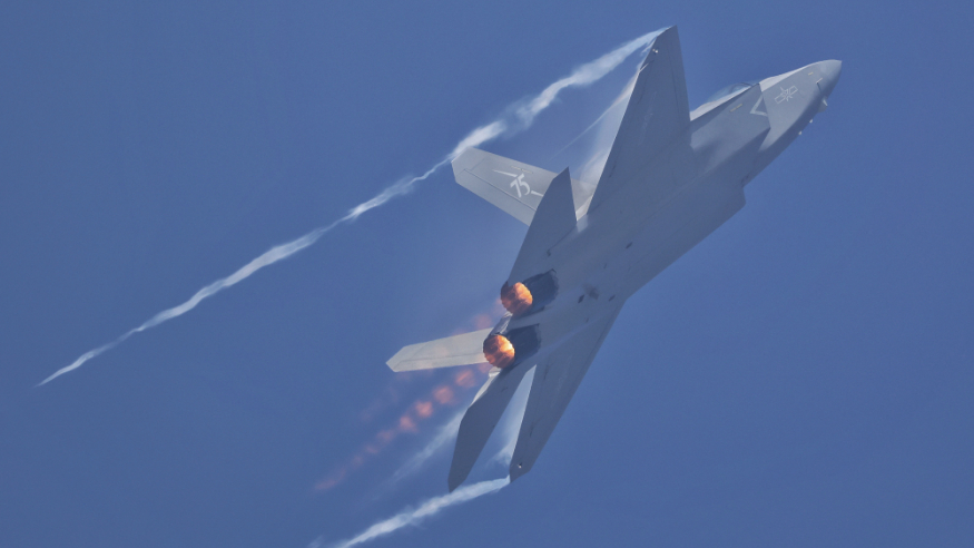 空軍36型武器裝備在中國(guó)航展成體系亮相 展現(xiàn)人民空軍轉(zhuǎn)型跨越新成就