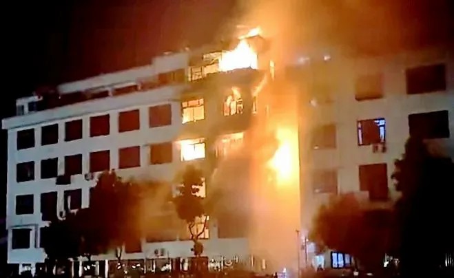 重慶突發(fā)大火！官方通報(bào)