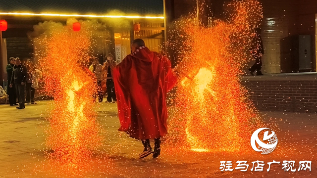 泌陽縣：冬季&ldquo;村晚&rdquo; 奏響鄉(xiāng)村歡樂頌