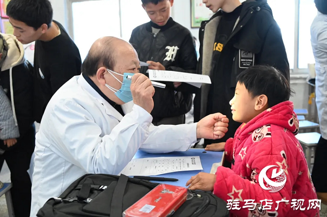 平輿縣開(kāi)展&ldquo;冬日送溫暖 關(guān)愛(ài)護(hù)成長(zhǎng)&rdquo;活動(dòng)