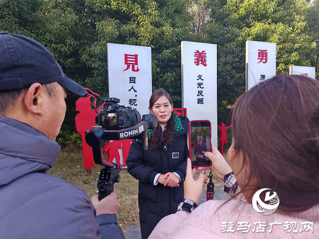駐馬店全媒體采訪(fǎng)團(tuán)走進(jìn)平輿開(kāi)展見(jiàn)義勇為采訪(fǎng)活動(dòng)