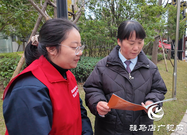 國網(wǎng)駐馬店供電公司:用電宣傳進(jìn)社區(qū) 撐起電力“安全傘”