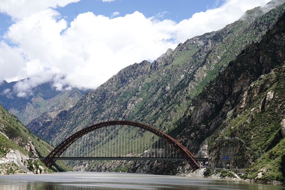 通車70載！“兩路”見證創(chuàng)造“世界屋脊”發(fā)展奇跡
